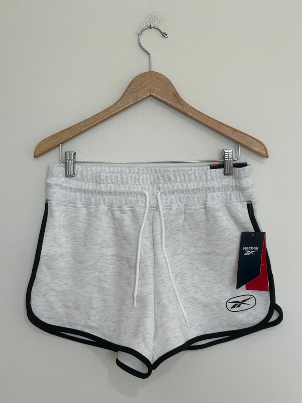 Reebok Women's Heather Gray Athletic‎ Shorts Size Medium NWT